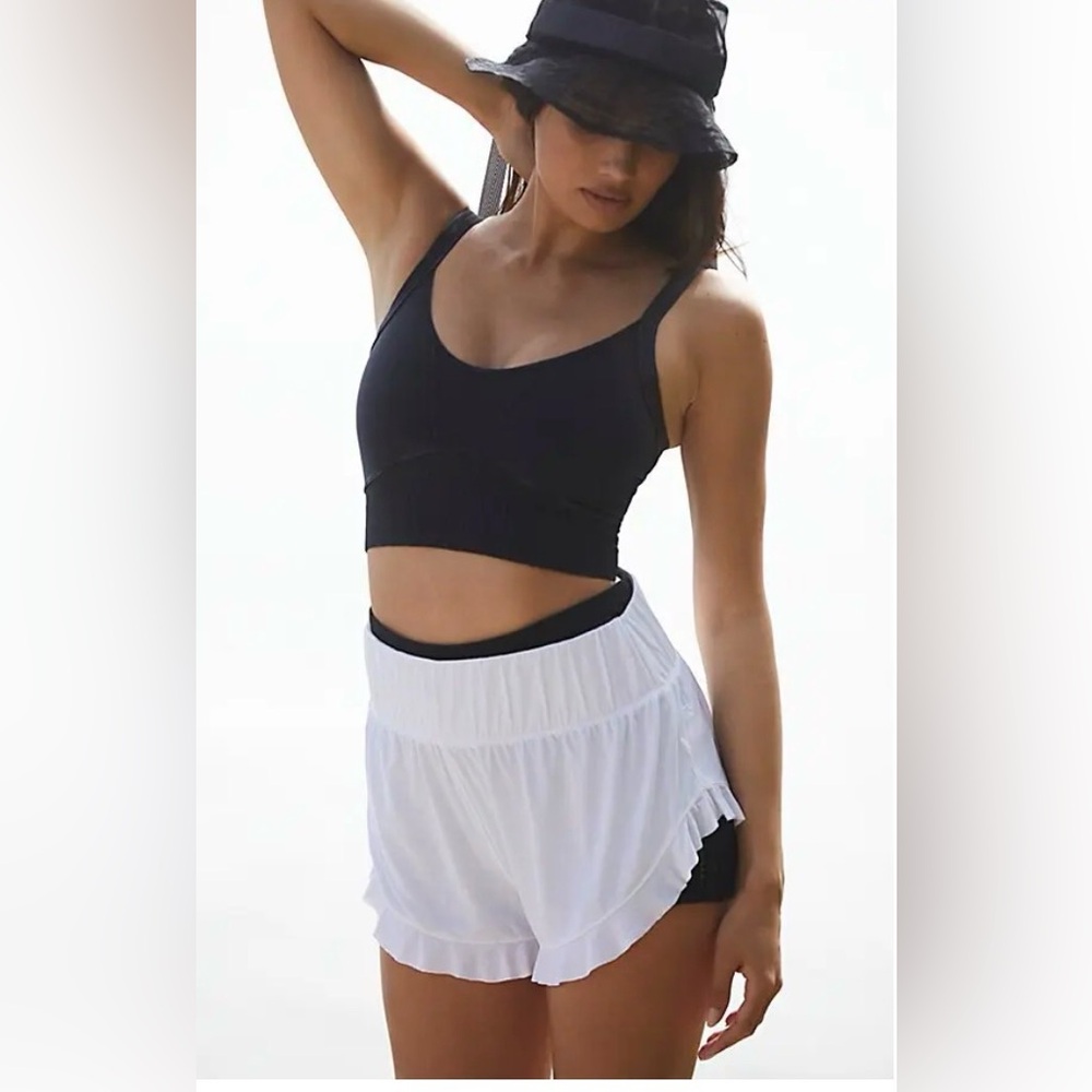 BNWOT FREE PEOPLE MOVEMENT FEATHERWEIGHT LAYERING SHORTS MEDIUM